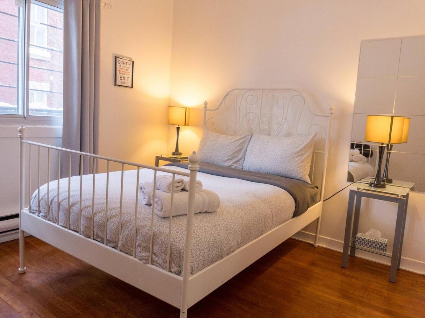 Heart Of Mtr For Memorable Experience 7Minmetro 2 Backyard Fully Equipped Villa Montréal Exteriör bild
