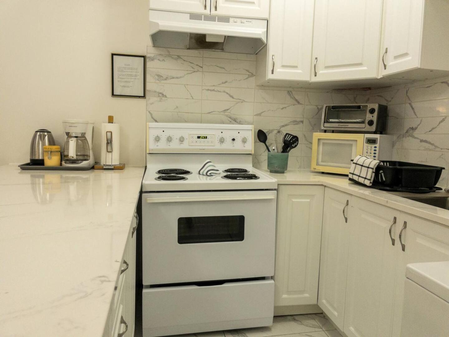 Heart Of Mtr For Memorable Experience 7Minmetro 2 Backyard Fully Equipped Villa Montréal Exteriör bild